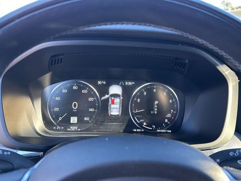 Used 2019 Volvo XC60 T5 Momentum w/ Multimedia Package image 20