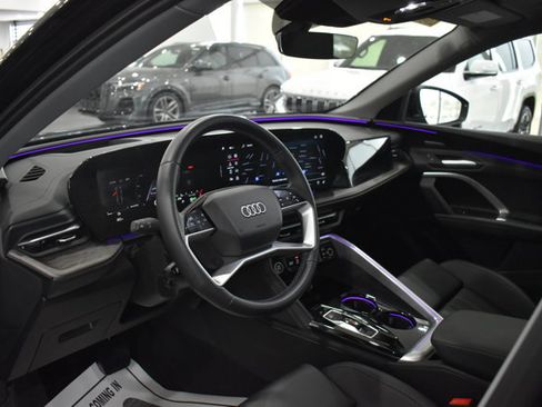 Used 2025 Audi Q5 Premium Plus w/ Premium Plus AWD/4WD image 12