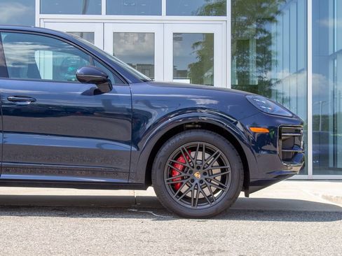 Used 2026 Porsche Cayenne GTS AWD/4WD image 5