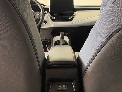 Used 2025 Toyota Corolla SE w/ SE Premium Package FWD image 18