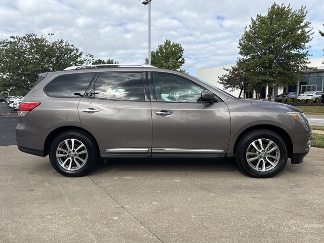 Used 2014 Nissan Pathfinder SL w/ SL Premium Package AWD/4WD image 2