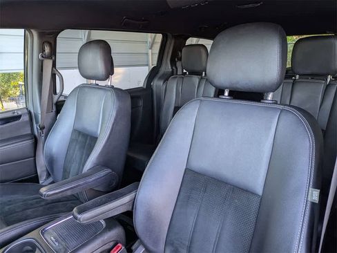 Used 2015 Dodge Grand Caravan SXT image 7