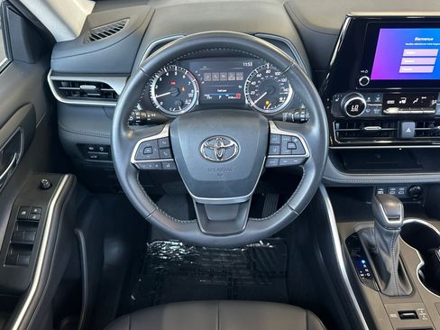 Certified 2024 Toyota Highlander XLE AWD/4WD image 13
