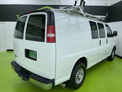 Used 2014 Chevrolet Express 2500 image 10