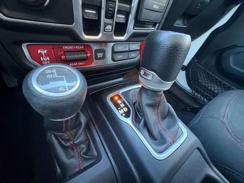 Used 2018 Jeep Wrangler Unlimited Rubicon image 30