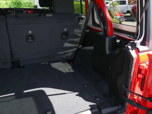 Used 2021 Jeep Wrangler Unlimited Rubicon AWD/4WD image 9