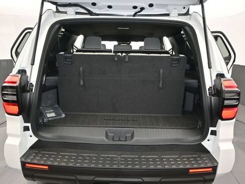 New 2026 Toyota 4Runner SR5 AWD/4WD image 13