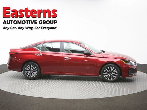 Used 2025 Nissan Altima 2.5 SV FWD image 45