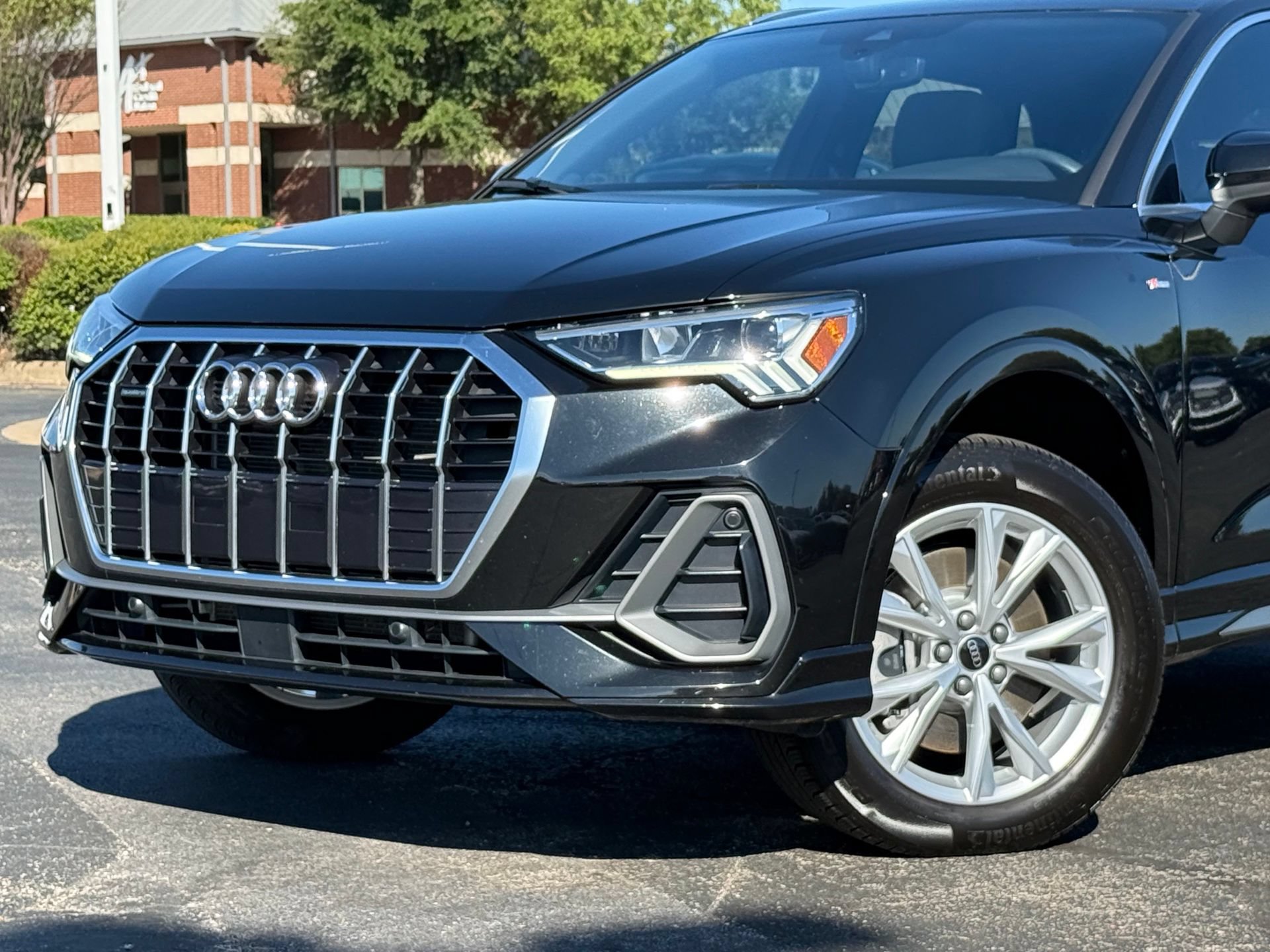 Used 2023 Audi Q3 2.0T Premium AWD/4WD image 2