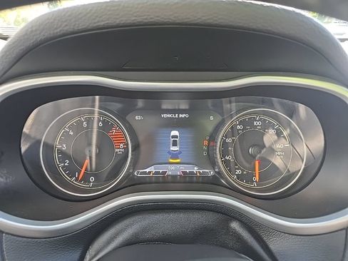 Used 2017 Jeep Cherokee Trailhawk w/ Comfort/Convenience Group AWD/4WD image 18