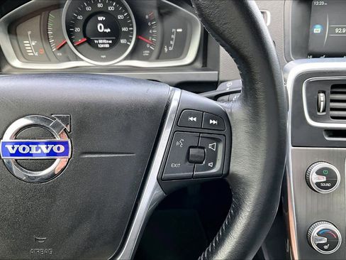 Used 2016 Volvo S60 T5 image 25
