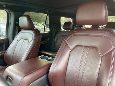 Used 2023 Ford Expedition Limited image 8