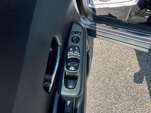 Used 2023 Nissan Kicks SV FWD image 43