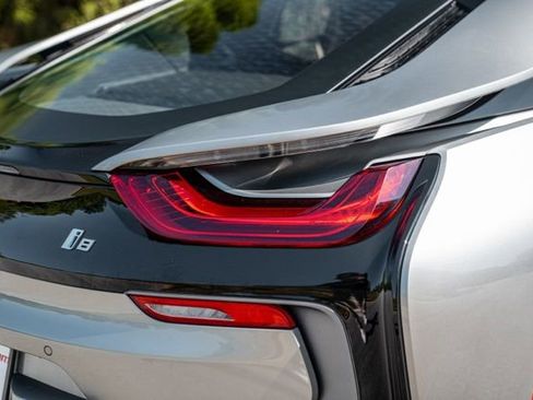 Used 2019 BMW i8 Coupe AWD/4WD image 13