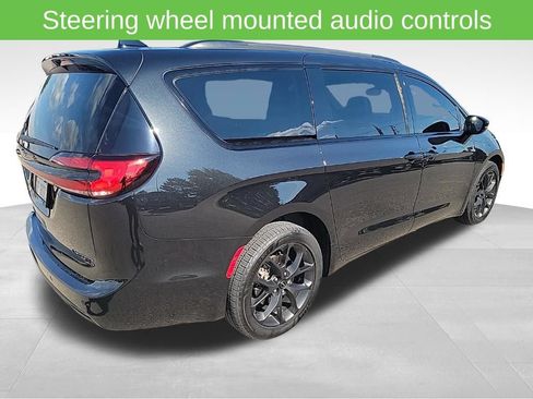 Used 2023 Chrysler Pacifica Limited w/ S Appearance Package AWD/4WD image 16