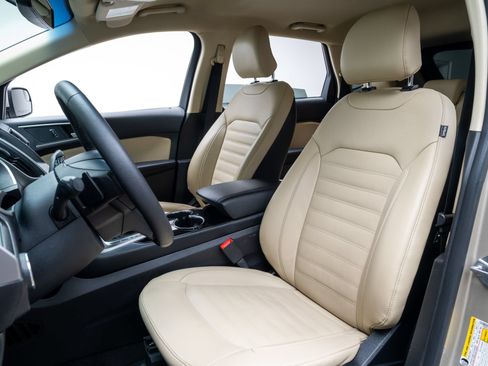 Used 2018 Ford Edge SEL w/ Equipment Group 201A FWD image 17