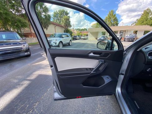 Used 2020 Volkswagen Tiguan SEL image 35