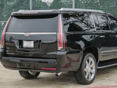 Used 2017 Cadillac Escalade ESV Luxury AWD/4WD image 11