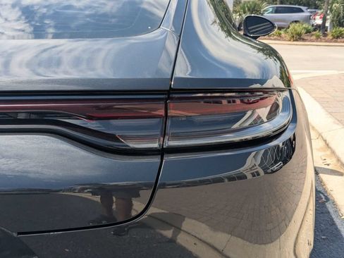 Used 2022 Porsche Panamera RWD image 14