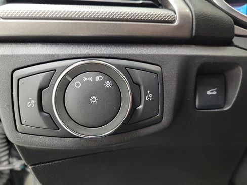 Used 2017 Ford Fusion SE w/ Fusion SE Technology Package image 18