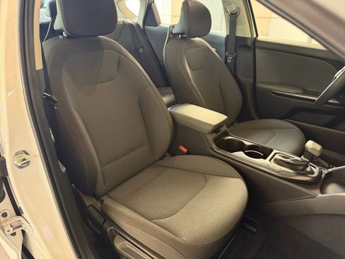 Used 2025 Kia K4 FWD image 32