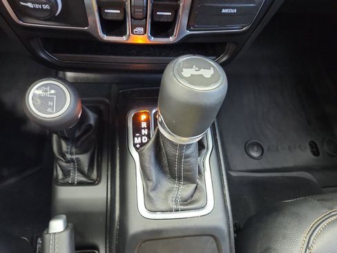Used 2025 Jeep Wrangler Unlimited Sahara AWD/4WD image 19