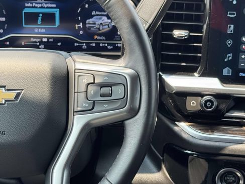 Used 2022 Chevrolet Silverado 1500 LT w/ Z71 Off-Road Package AWD/4WD image 7