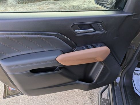 Used 2025 GMC Canyon AT4 image 6