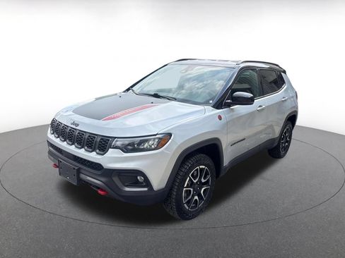 Used 2025 Jeep Compass Trailhawk AWD/4WD image 8