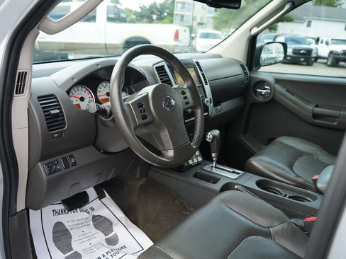 Used 2011 Nissan Xterra PRO-4X w/ Pro-4x Leather Pkg AWD/4WD image 13