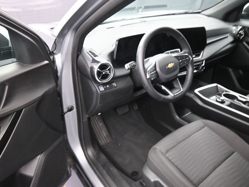 Used 2026 Chevrolet Equinox LT FWD image 12