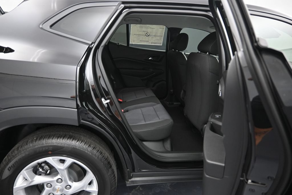New 2026 Chevrolet Trax LS w/ LS Convenience Package FWD image 25