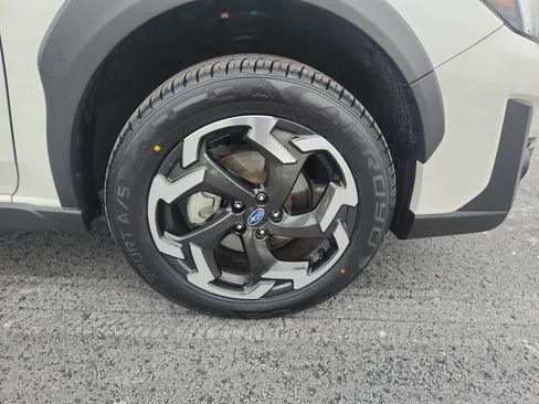 Used 2023 Subaru Crosstrek 2.5i Limited w/ Moonroof Package image 9