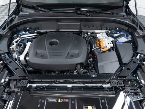 New 2026 Volvo XC60 T8 Plus w/ Climate Package AWD/4WD image 9