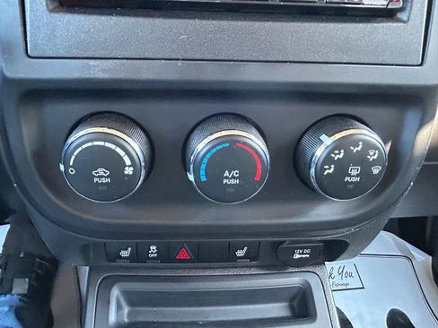 Used 2015 Jeep Patriot Latitude AWD/4WD image 23