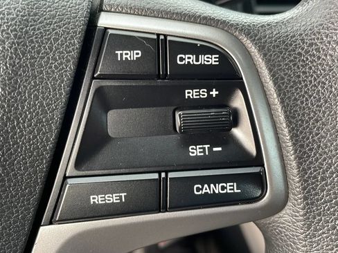 Used 2017 Hyundai Elantra SE FWD image 15
