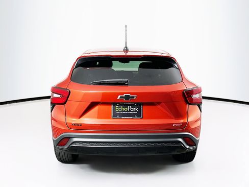 Used 2024 Chevrolet Trax RS FWD image 7