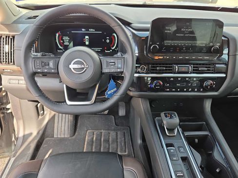Used 2024 Nissan Pathfinder Platinum FWD image 14