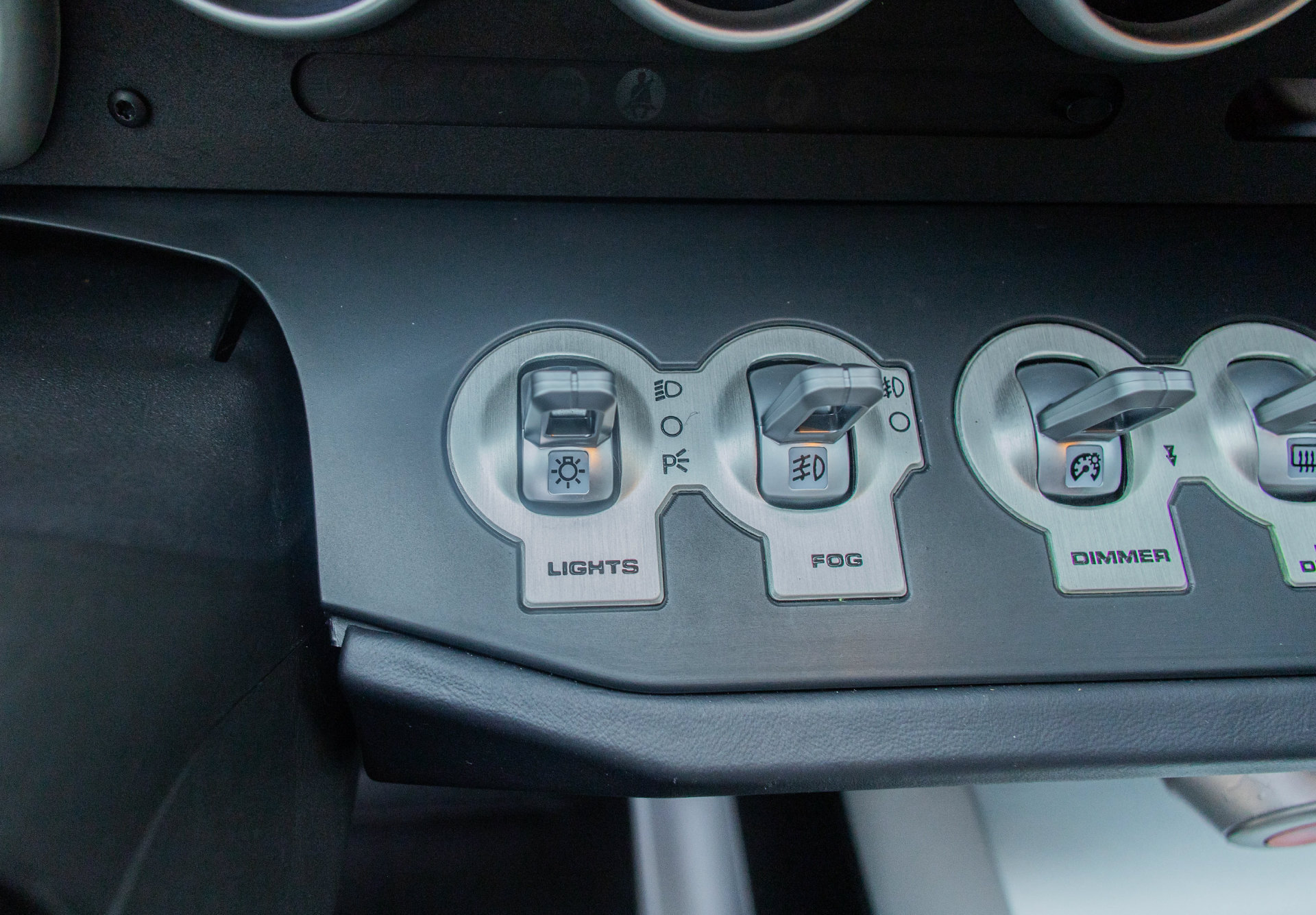 Used 2006 Ford GT RWD image 70