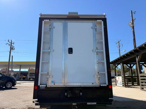 Used 2022 Ford E-350 and Econoline 350 Super Duty w/ Power Windows & Locks Group RWD image 4