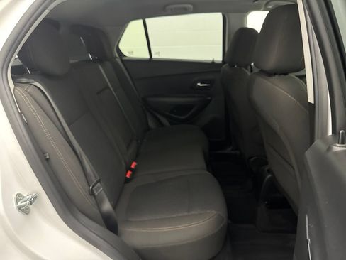 Used 2022 Chevrolet Trax LS w/ Tint and Cruise Package AWD/4WD image 29