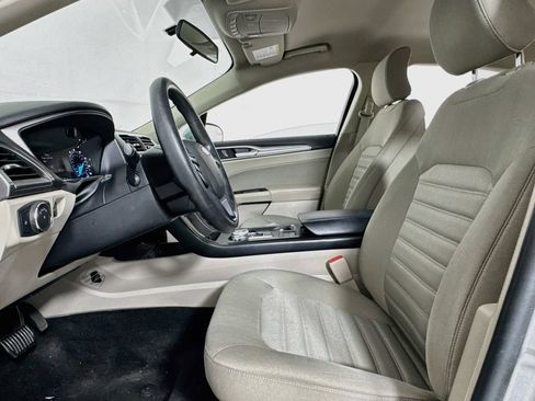 Used 2018 Ford Fusion SE FWD image 9