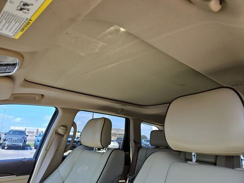 Used 2016 Jeep Grand Cherokee Overland AWD/4WD image 14