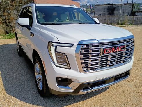 Used 2025 GMC Yukon Denali w/ LPO, Floor Liner Package RWD image 2