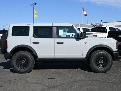 New 2026 Ford Bronco Badlands image 3