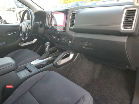 Used 2022 Nissan Frontier SV image 17