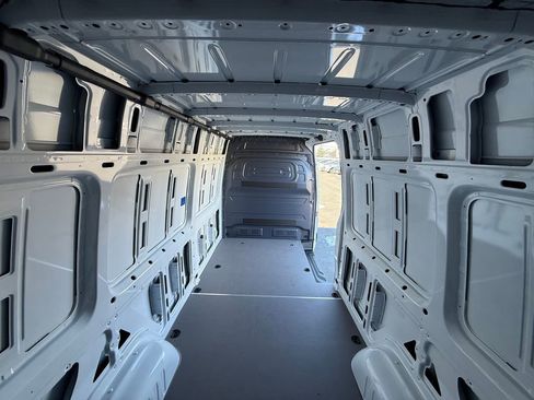 Used 2025 Mercedes-Benz Sprinter 2500 image 21