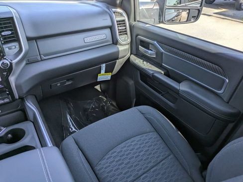 New 2026 RAM 3500 Big Horn AWD/4WD image 17