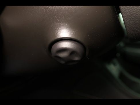 Used 2023 GMC Acadia SLT w/ Elevation Edition image 32