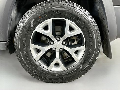 Used 2018 Jeep Cherokee Trailhawk w/ Quick Order Package 27L image 29